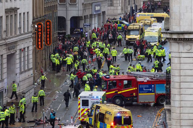 Caos em Liverpool após atropelamento massivo