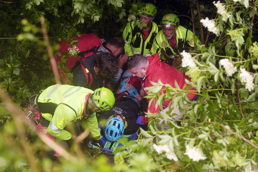 Alessio Martinelli no momento em que é resgatado