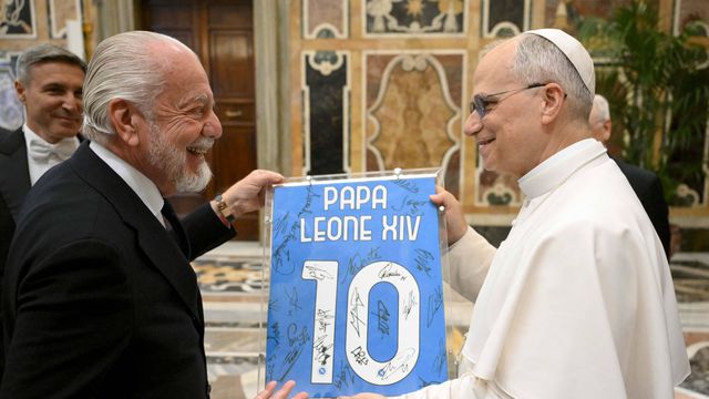 Papa recebeu camisola com número retirado do Nápoles