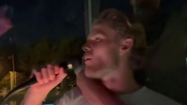 Hjulmand tem jeito para jogar, mas... e para cantar? Confira aqui (vídeo)