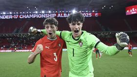 Diogo Costa deixa mensagem ao herói dos sub-17 e aponta: «Sejam campeões!»