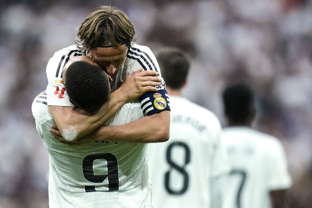 Vídeo: Penálti era para Modric na despedida, mas croata ‘deu’ Bota de Ouro a Mbappé 