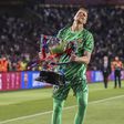 Szczesny saiu da 'reforma' e teve época positiva em Barcelona
