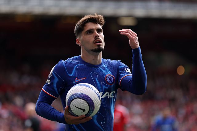 Pedro Neto, uma das estrelas do Chelsea, a comemorar um golo