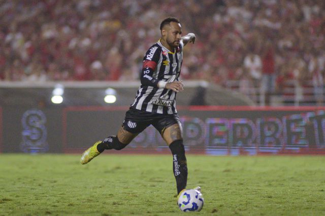 Neymar com a camisola do Santos