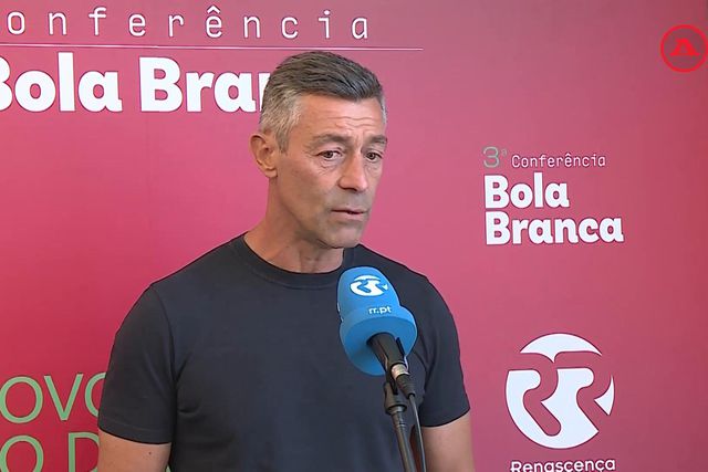 «É bom aparecerem novos treinadores, trazem ideias frescas ao futebol»