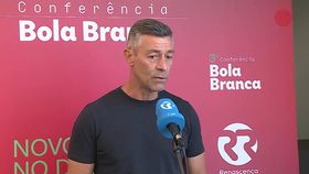 «É bom aparecerem novos treinadores, trazem ideias frescas ao futebol»