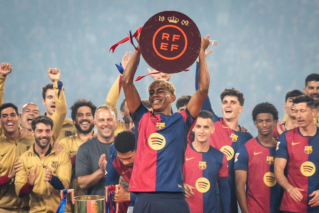 Yamal celebra conquista da LaLiga