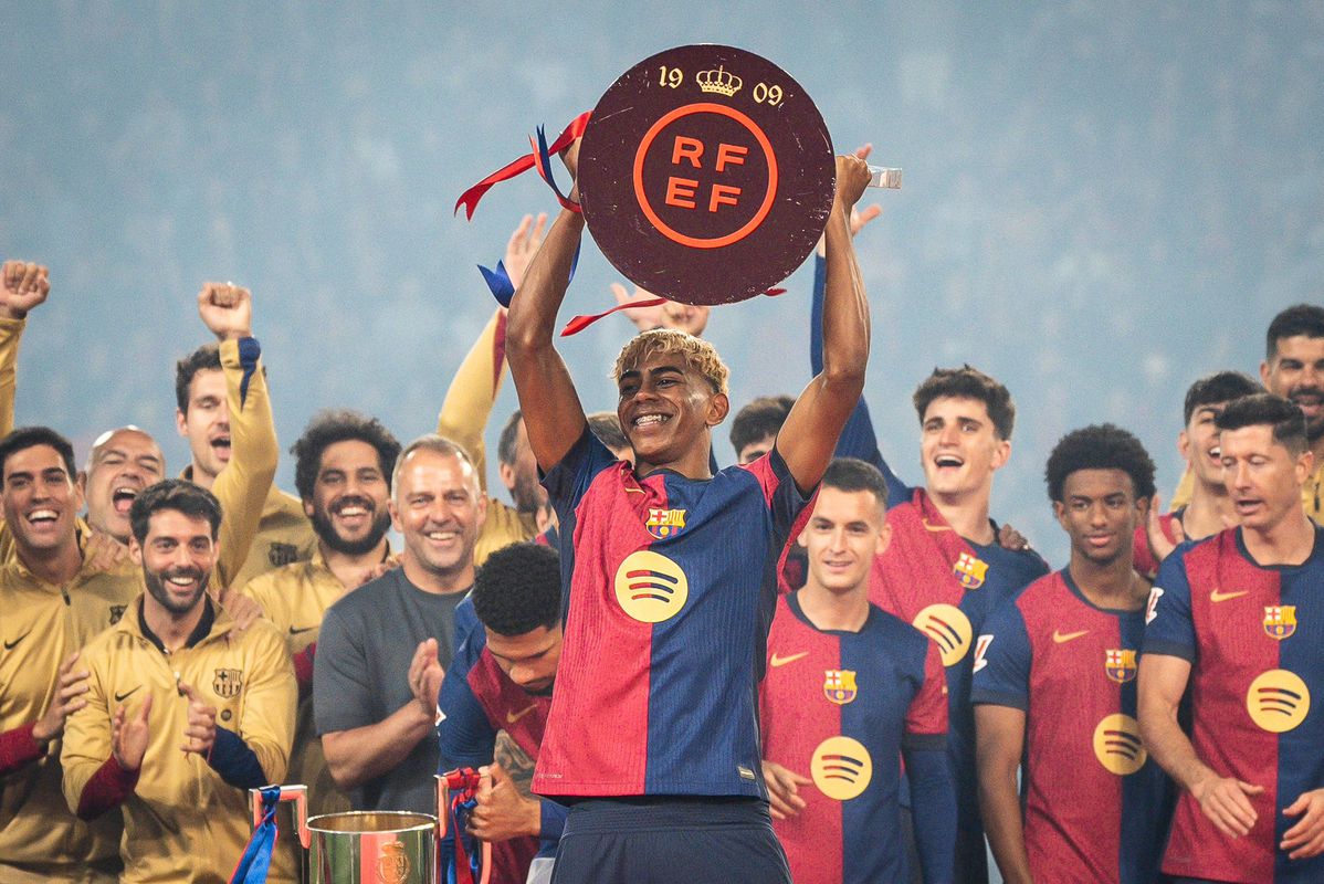 Mercado oficial: Lamine Yamal renova com o Barcelona