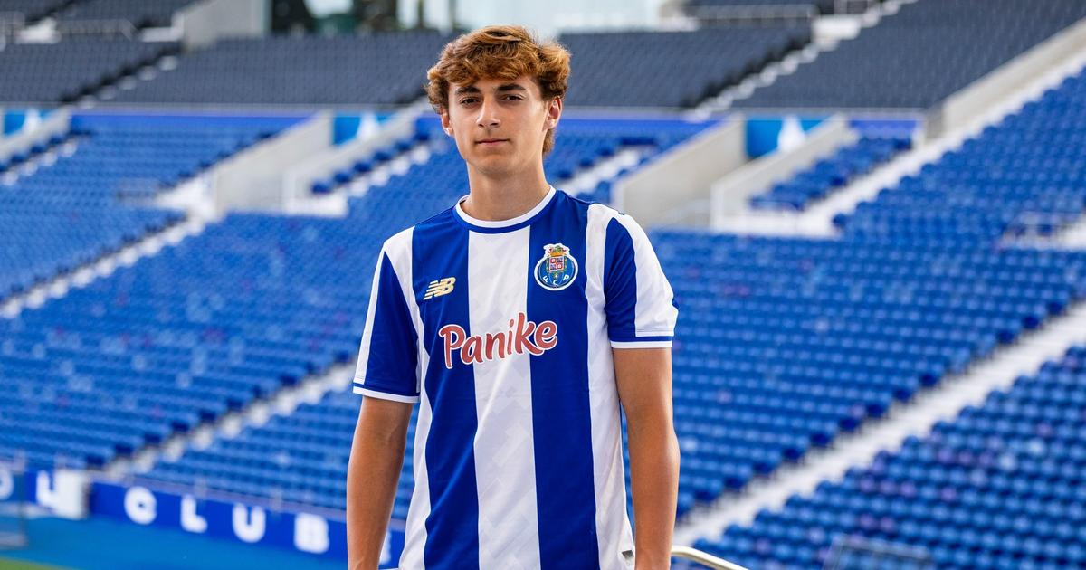 FC Porto: jovem promessa de 16 anos assina contrato de formação