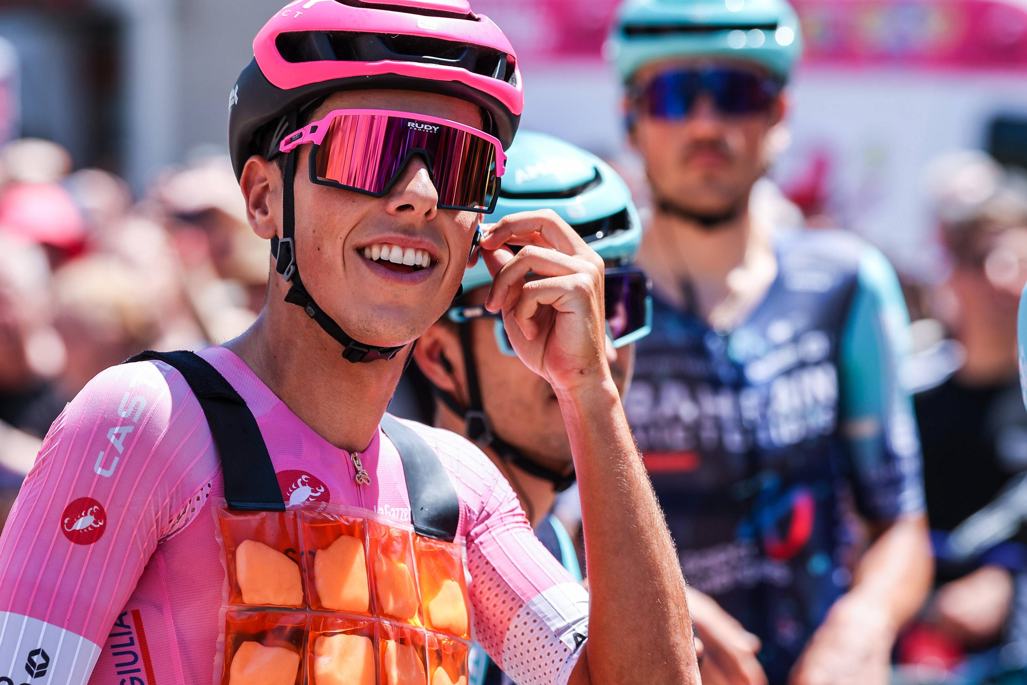 Afonso Eulálio andou vestido de cor de rosa durante 9 dias. IMAGO