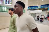 Issa Doumbia no Aeroporto Humberto Delgado, em Lisboa - Foto: A BOLA