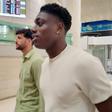 Issa Doumbia no Aeroporto Humberto Delgado, em Lisboa - Foto: A BOLA