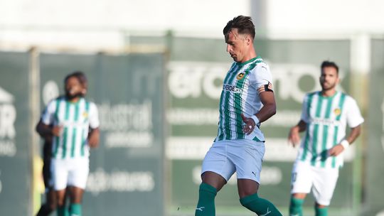 Rio Ave: capitão Vítor Gomes renova por uma época