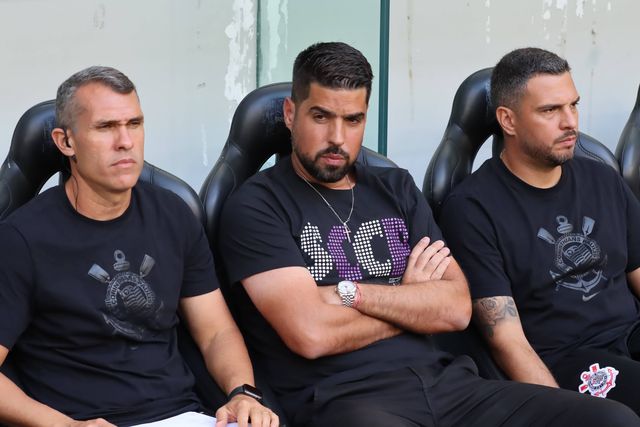 António Oliveira desabafa sobre reforços: «Não vai chegar o Neymar…»