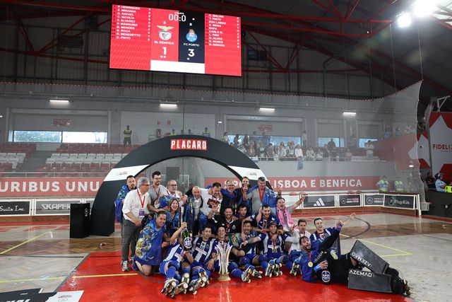 Vídeo motivacional mostrado aos jogadores do FC Porto até lembrou a Luz às escuras