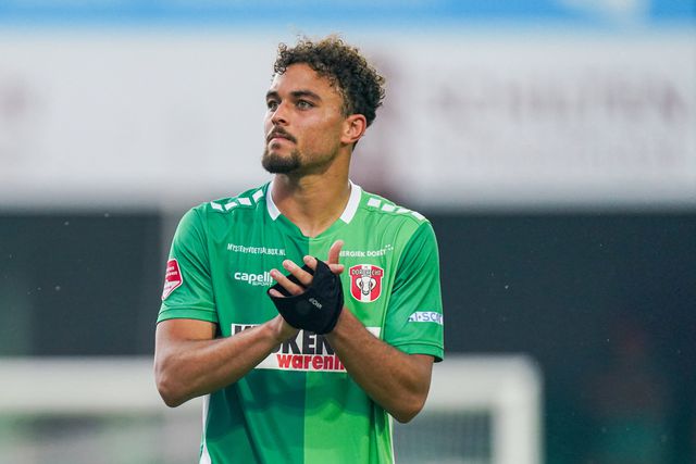 Filho de Patrick Kluivert vai ser reforço do Casa Pia