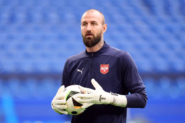 Guarda-redes da Sérvia agrediu adepto num bar antes de jogo decisivo no Euro 2024