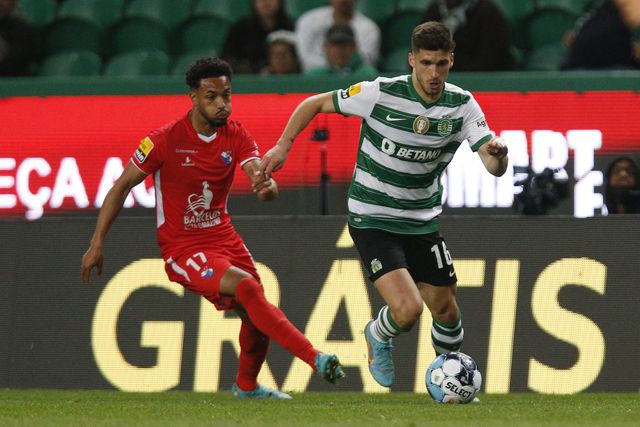 Rúben Vinagre na lista do Corinthians