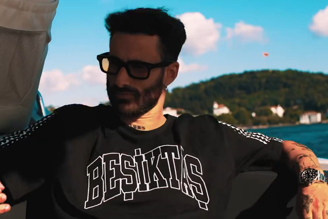 Rafa chega ao Besiktas de barco e fala em «melhor estádio do mundo»