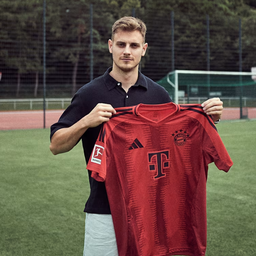 OFICIAL: foi campeão pelo Leverkusen e renova com o Bayern