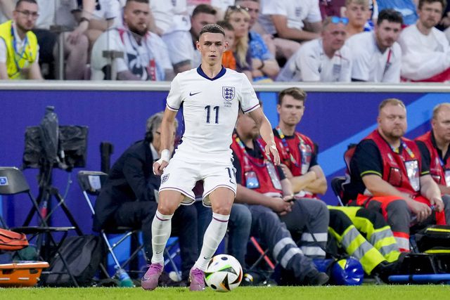 Foden regressa ao estágio de Inglaterra após ter sido pai