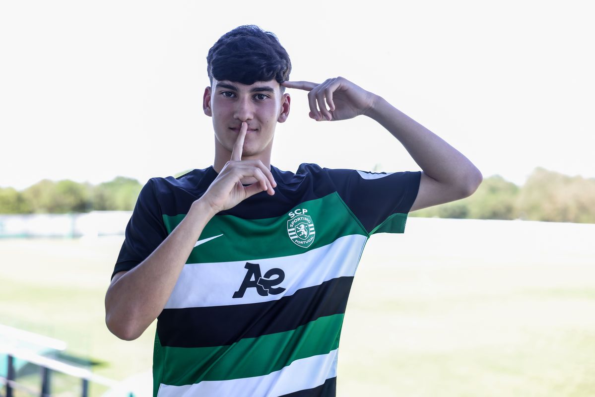 Sporting: tem Hjulmand e Bragança como referências e assinou contrato profissional