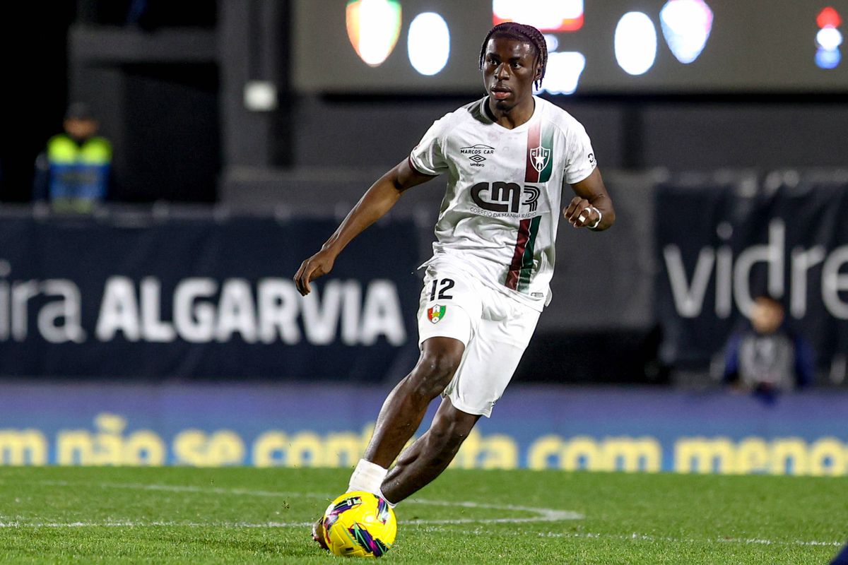 Mercado E. Amadora: dupla de saída para o mesmo país... mas para clubes diferentes