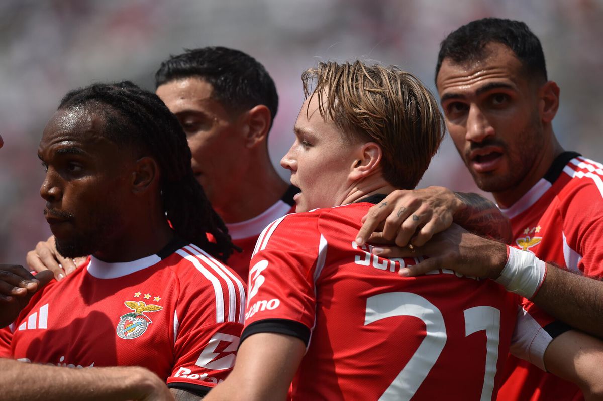 Benfica à procura dos dólares e de (muito) mais