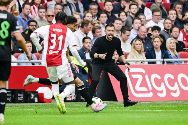Francesco Farioli durante o jogo com o Twente