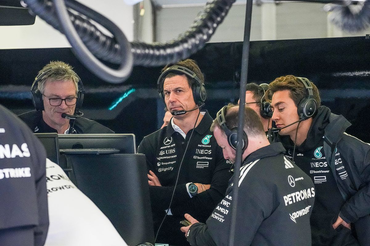 George Russell confirma conversações entre Verstappen e a Mercedes