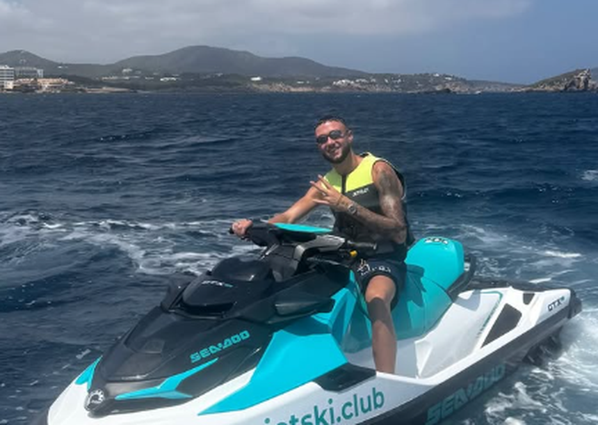 Zeno Debast em Ibiza, Espanha