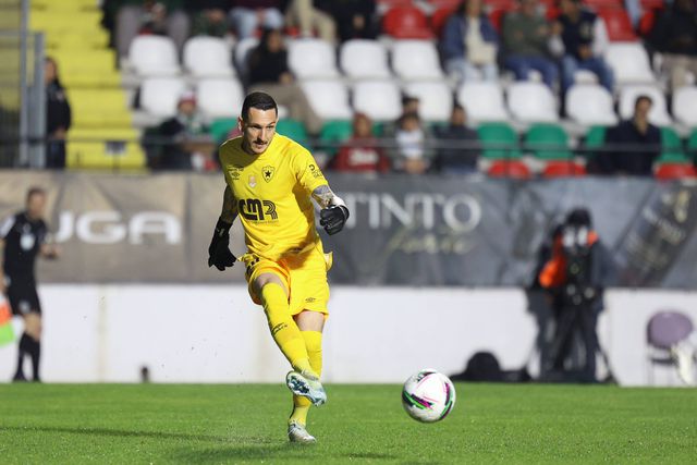 Guarda-redes está a caminho do emblema portista, onde tinha feito toda a sua formação