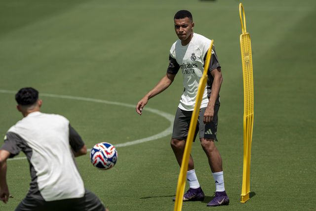 Kylian Mbappé no treino do Real Madrid em Palm Beach Gardens, Florida