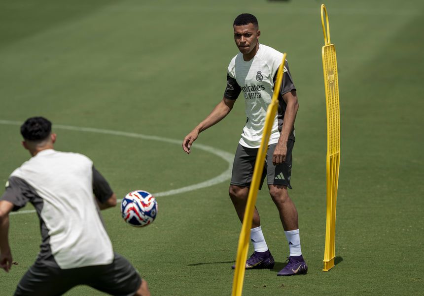 Kylian Mbappé no treino do Real Madrid em Palm Beach Gardens, Florida
