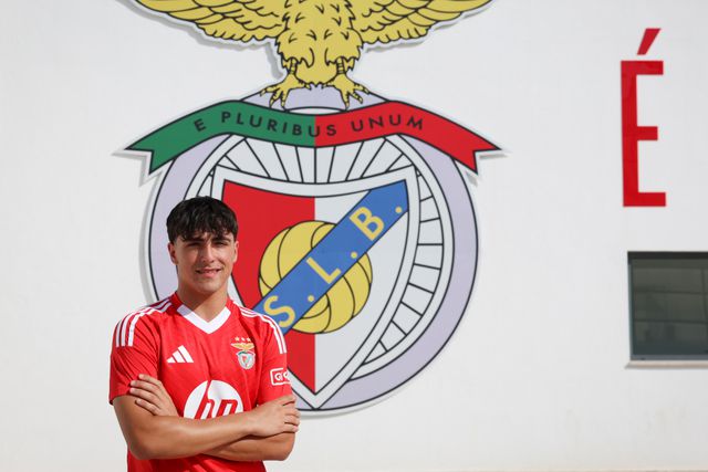 Bernardo Nunes assina contrato profissional com o Benfica