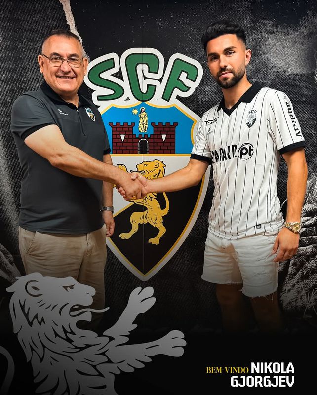 Mercado: Farense oficializou internacional pela Macedónia do Norte