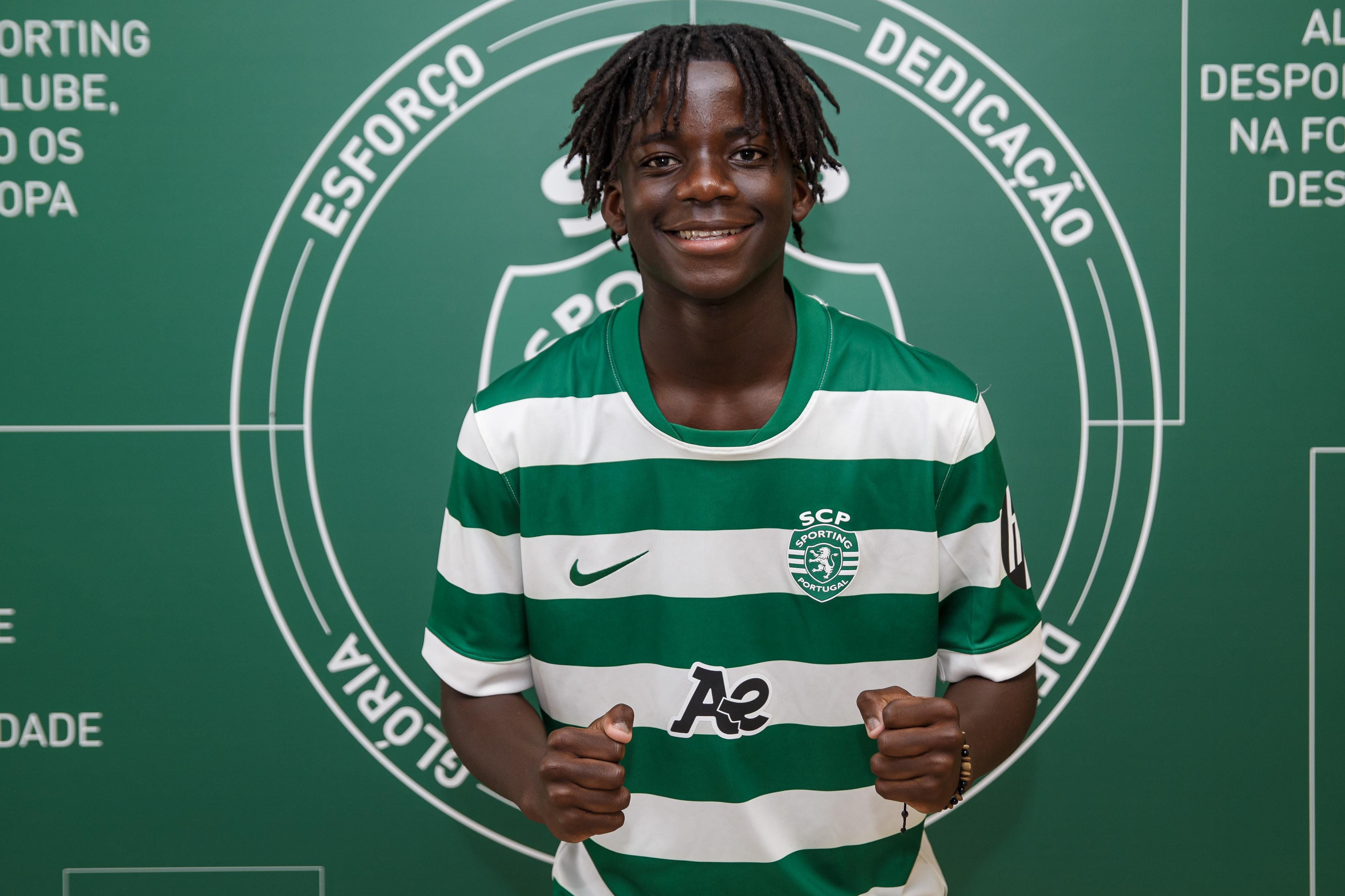 Fernando Gabriel, avançado angolano de 14 anos - Foto: Sporting CP
