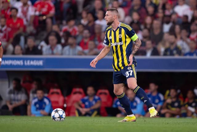 Skriniar ao serviço do Fenerbahçe, na época passada, na Luz