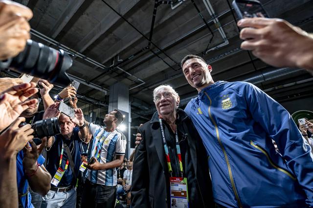 Macaya e Scaoloni até tiraram foto juntos