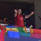 Dolores Aveiro está na bancada e veste camisola especial da conquista do Euro 2016, com a número 7 do 'seu' Cristiano Ronaldo - Foto: Miguel Nunes