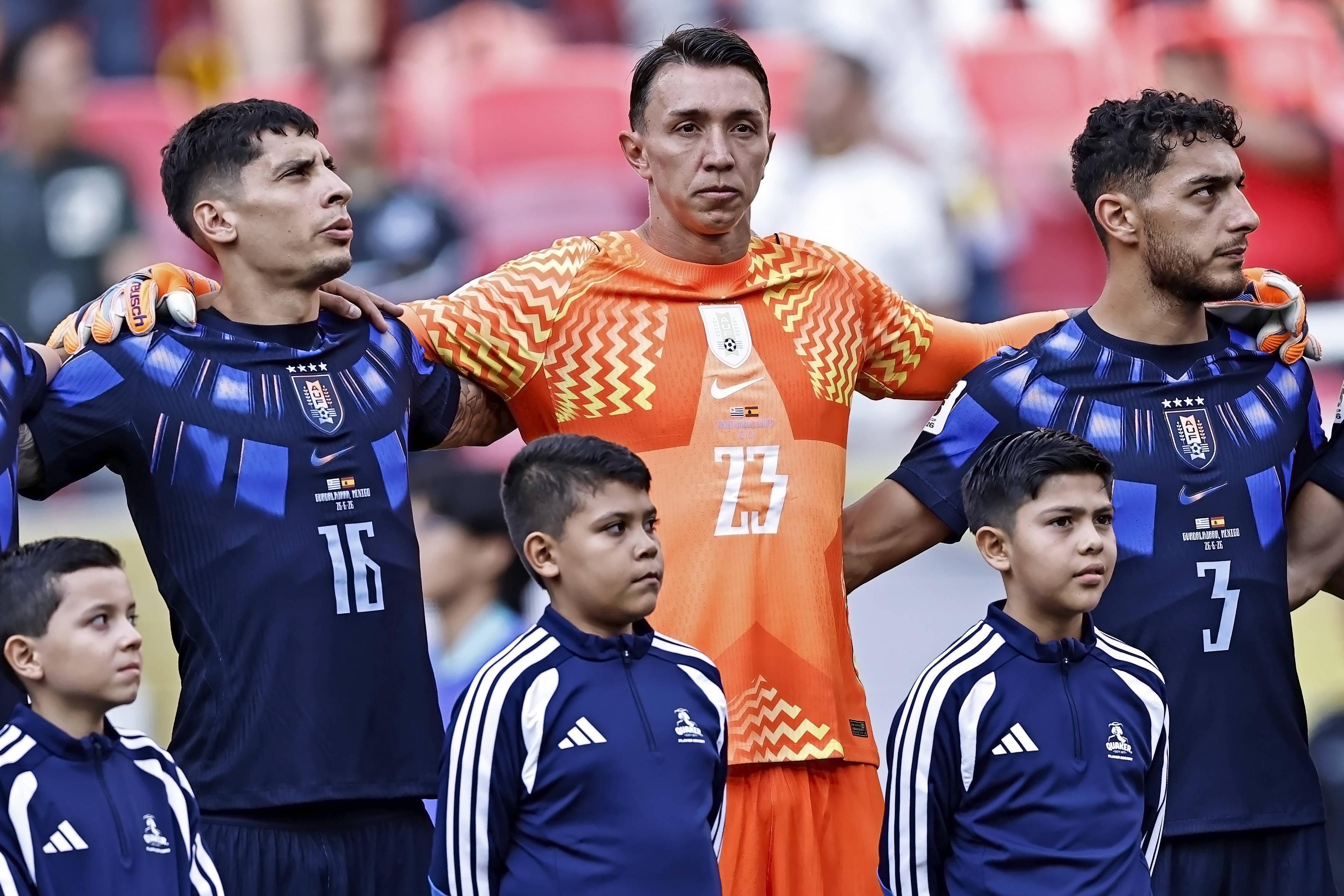 Muslera foi titular e saiu ao intervalo por opção própria