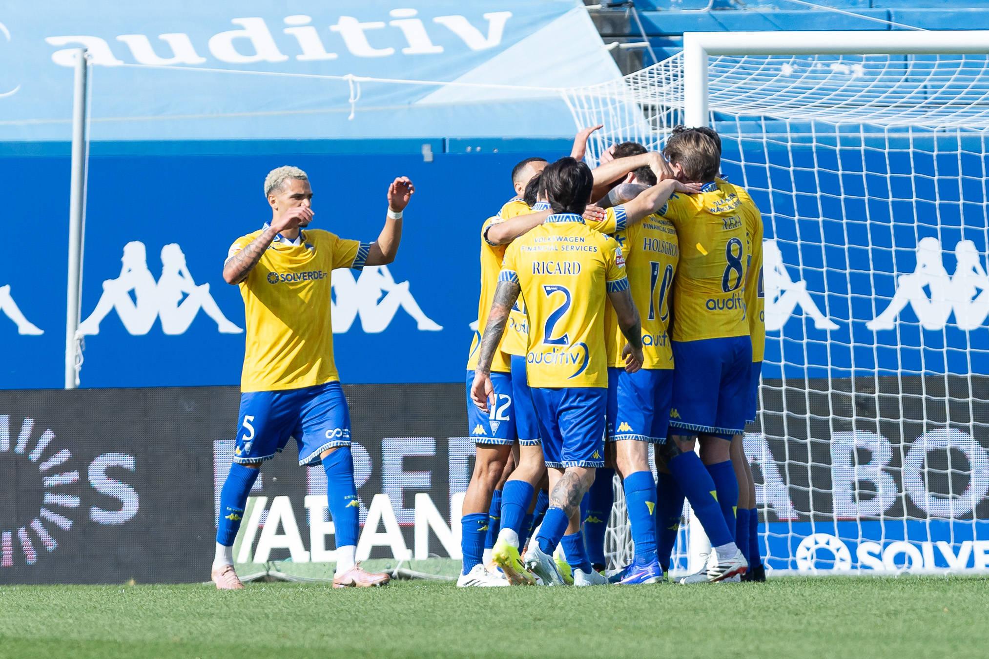 Nova época está aí à porta e plantel do Estoril ainda aguarda pela chegada de um novo treinador