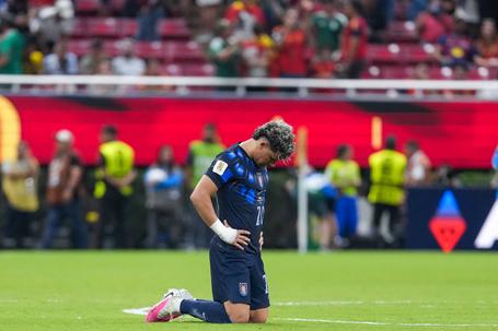 Maxi contra a maré e Zalazar nem apareceu na catástrofe do Uruguai