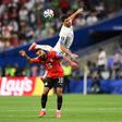 Taremi e Mohamed Salah no empate do Irão com o Egito, que ditou o apuramento dos faraós