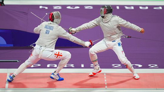 Mais um! Esgrimista Sandro Bazadze é eliminado no sabre e recusa sair da pista