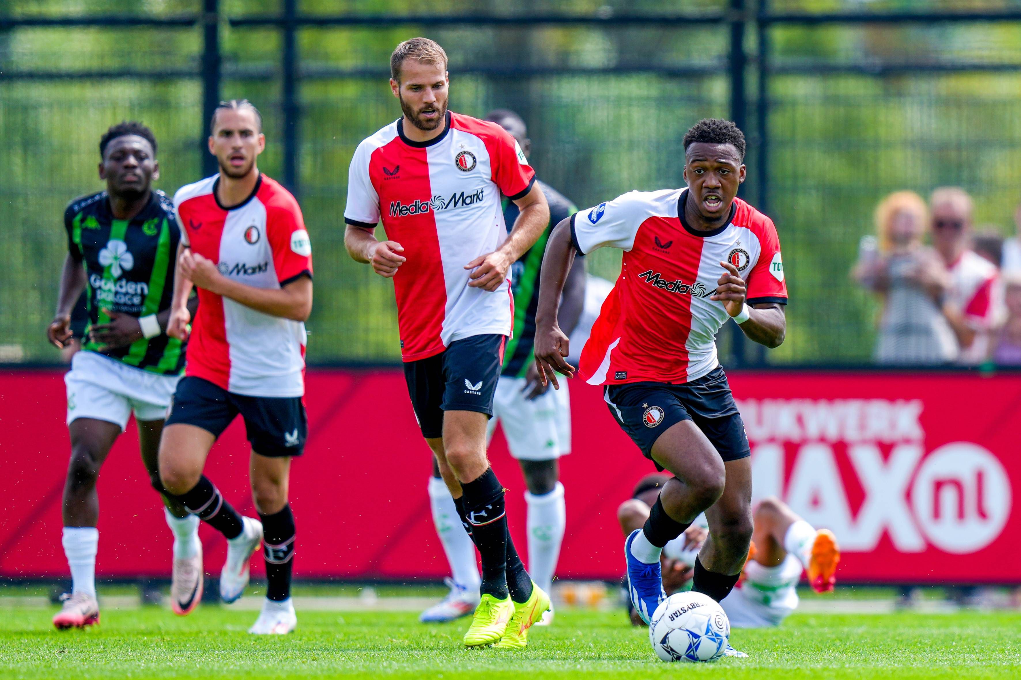 Feyenoord enfrenta Benfica com seis ausências no plantel