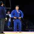 Judoca japonês recusa deixar o tatami depois de ser derrotado