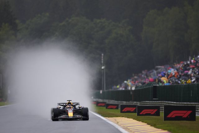 GP Bélgica: Verstappen sobrevive a chuvosa 3.ª sessão de treinos