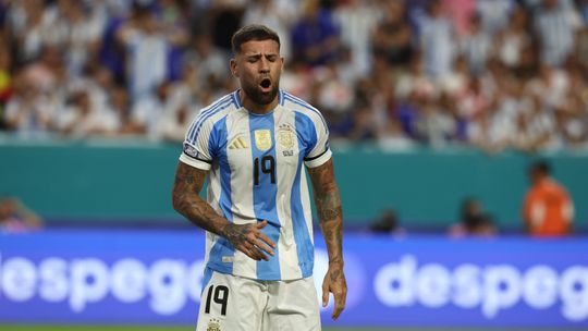 Benfica: Otamendi agradece a Rui Costa